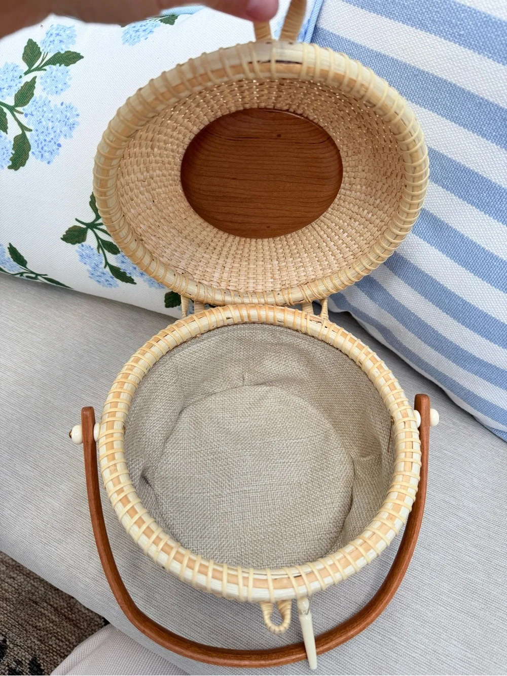 Woven Basket Top Handled Purse - Nantucket/ Cape Cod vibes Brand New - Picture 4 of 7